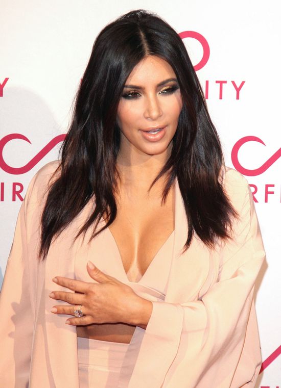 Kim kontra Khloe Kardashian - pojedynek sióstr (FOTO) Kim kontra Khloe Kardashian - pojedynek sióstr (FOTO)