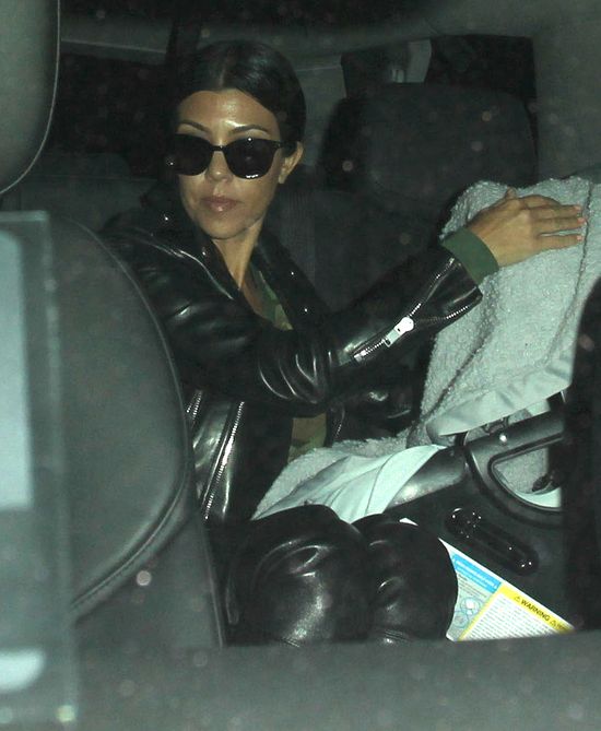 Kombinezon omal nie strzelił jej na pupie (FOTO)