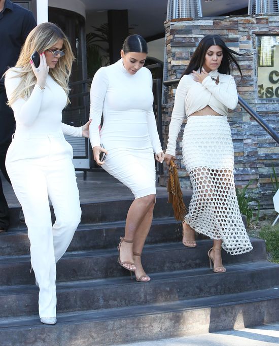 Ciężarna Kim, zdradzona Kourtney, samotna Khloe... (FOTO) Ciężarna Kim, zdradzona Kourtney, samotna Khloe... (FOTO)