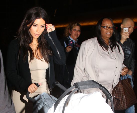 Rodzina Kardashianów poleciała do Korei Południowej (FOTO) Rodzina Kardashianów poleciała do Korei Południowej (FOTO)