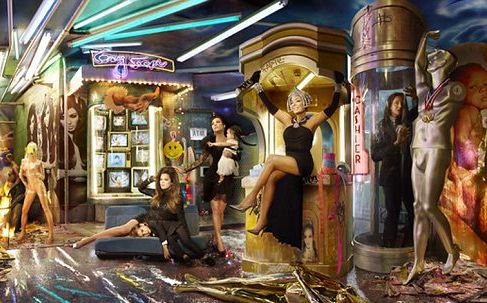 Absurdalna kartka świąteczka Kardashianów (FOTO)  