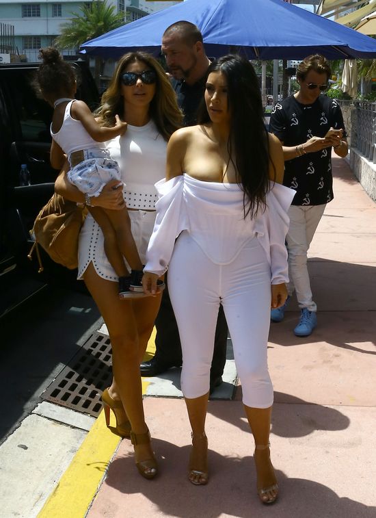 Zabrakło nam słów, by opisać nową stylówkę Kim Kardashian