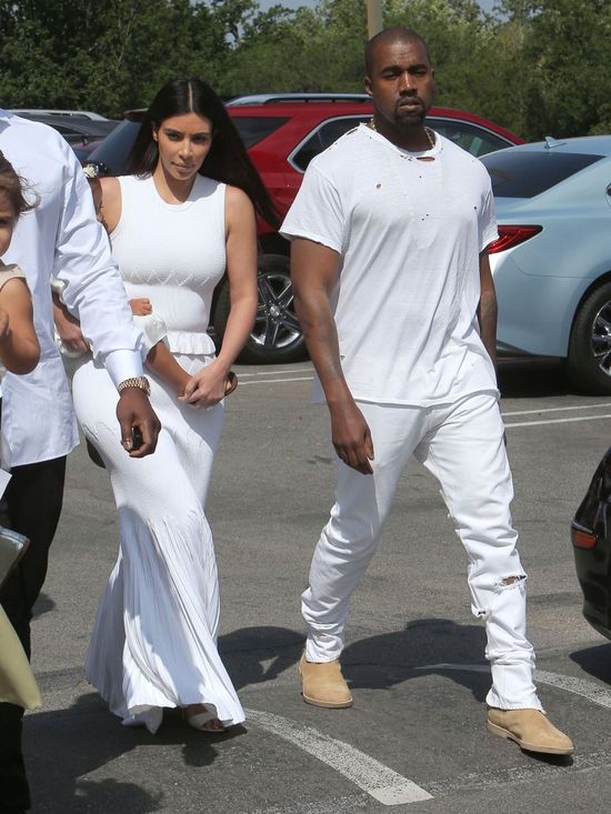 Rodzina Kardashianów zrobiła cyrk pod kościołem (FOTO)