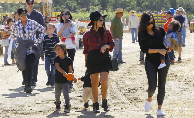 Klan Kardashianów wybiera dynie (FOTO)