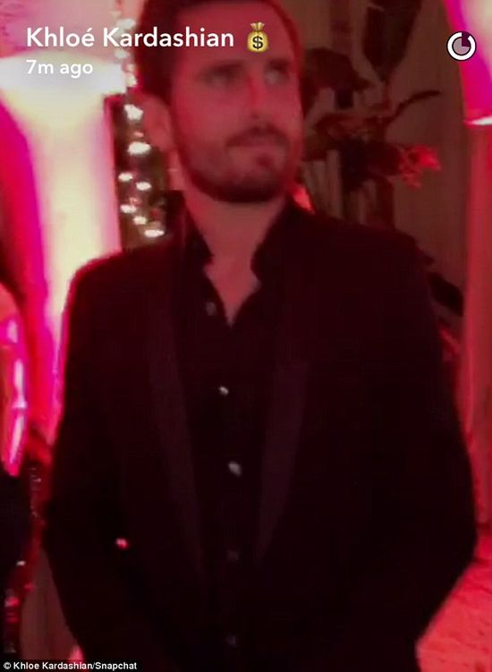 Kim Kardashian objawiła się na Instagramie z okazji Świąt (FOTO) Kim Kardashian objawiła się na Instagramie z okazji Świąt (FOTO)