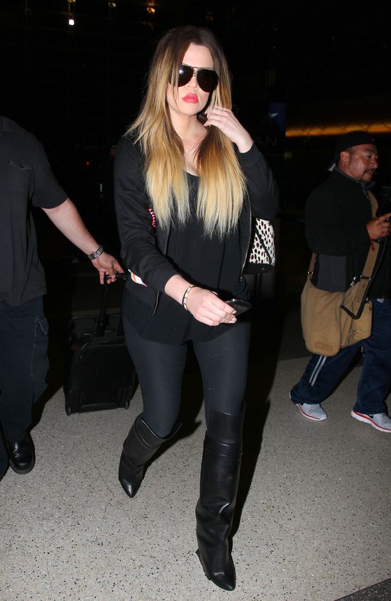 Rodzina Kardashianów poleciała do Korei Południowej (FOTO) Rodzina Kardashianów poleciała do Korei Południowej (FOTO)