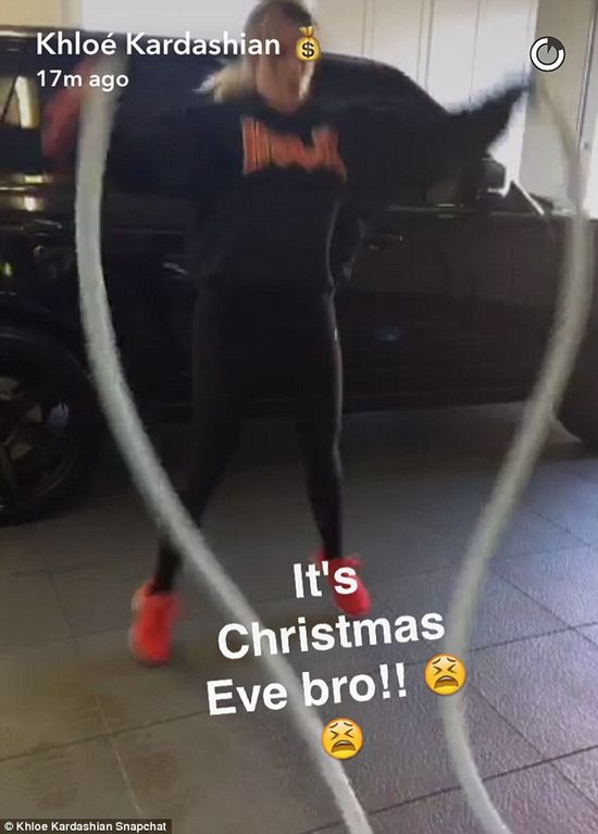 Kim Kardashian objawiła się na Instagramie z okazji Świąt (FOTO) Kim Kardashian objawiła się na Instagramie z okazji Świąt (FOTO)