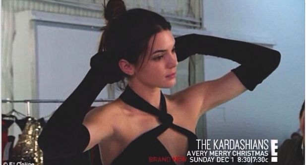 Absurdalna kartka świąteczka Kardashianów (FOTO)  