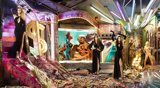 Absurdalna kartka świąteczka Kardashianów (FOTO)  