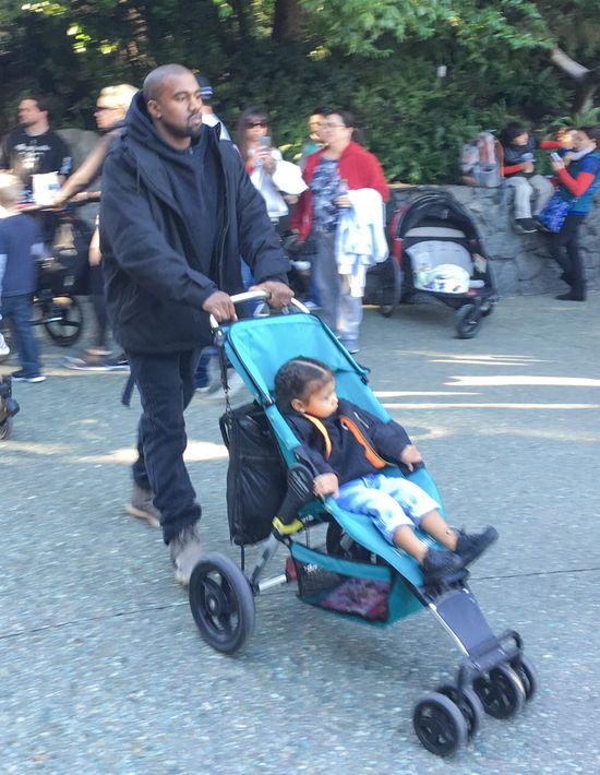 Rodzina Kardashianów zaszalała w Disneylandzie (FOTO)