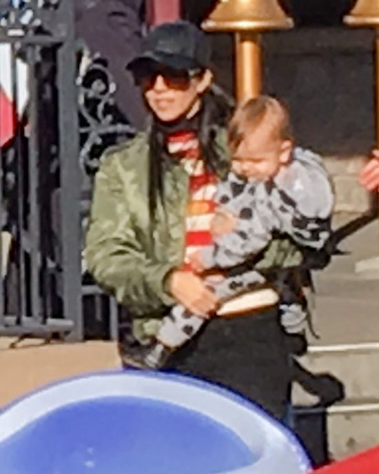 Rodzina Kardashianów zaszalała w Disneylandzie (FOTO)