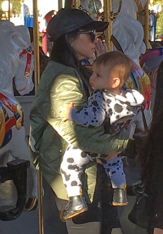 Rodzina Kardashianów zaszalała w Disneylandzie (FOTO)