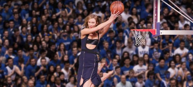 Jimmy Fallon pobiera lekcje modelingu u Karlie Kloss Jimmy Fallon pobiera lekcje modelingu u Karlie Kloss