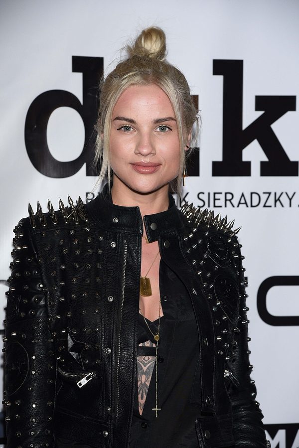 Która polska gwiazda ma taki tatuaż na udzie?