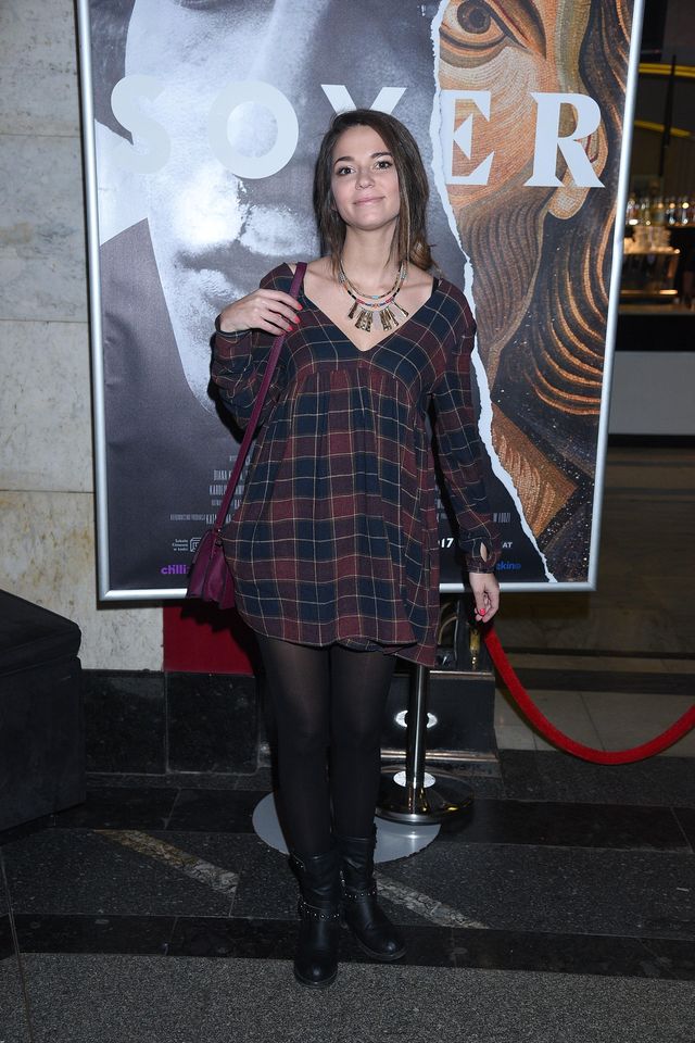 Karolina Sawka w odważnych, rozbieranych scenach Karolina Sawka w odważnych, rozbieranych scenach