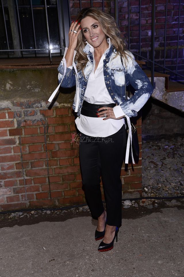 Karolina Szostak w klasycznym stroju, smaczku dodawały buty (ZDJĘCIA)