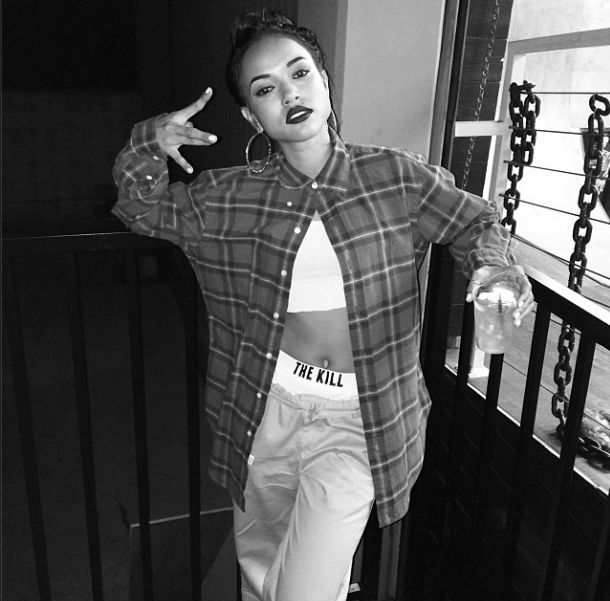 Rihanna naśladuje Karrueche Tran (FOTO) Rihanna naśladuje Karrueche Tran (FOTO)