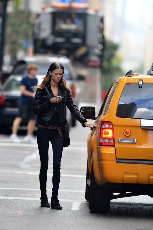 Chudziutka Kasia Struss je chipsy (FOTO)