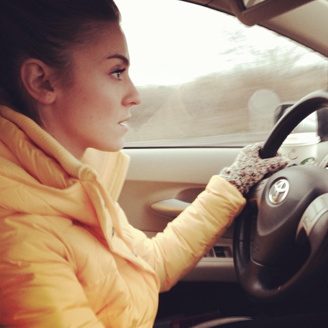 Kasia Tusk - kawa ze Starbucks i wygodny samochód (FOTO)