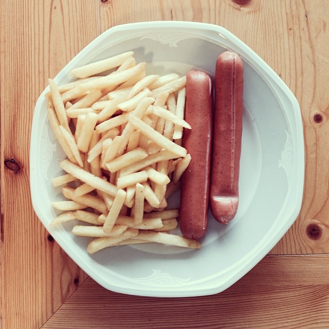 Frytki i kiełbaski, a linię trzyma idealną! (FOTO)