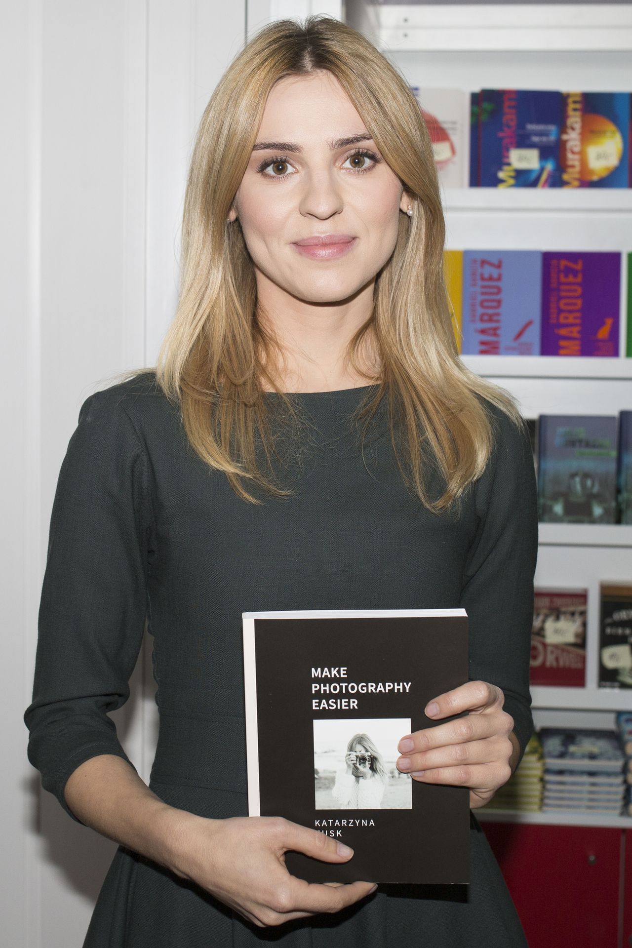 Kasia Tusk z córką na spacerze - wózek jak u księżnej Kate!