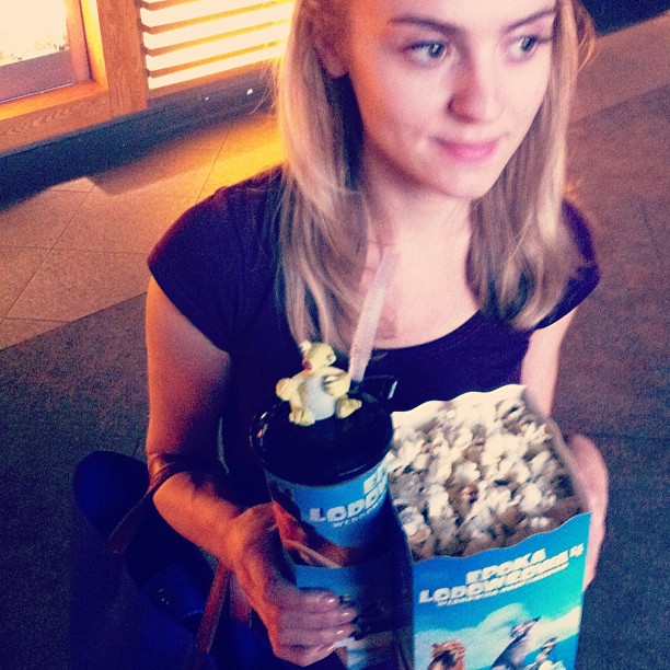 Frytki i kiełbaski, a linię trzyma idealną! (FOTO)