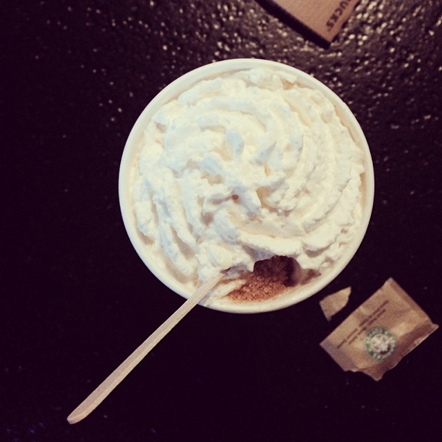 Kasia Tusk - kawa ze Starbucks i wygodny samochód (FOTO)