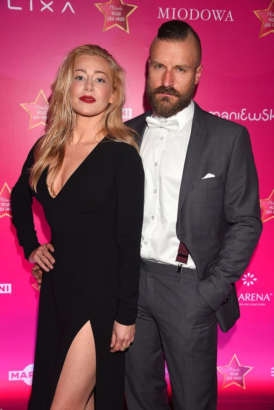 Kasia, co to za cierpiąca mina? Takiego przystojniaka masz u boku!