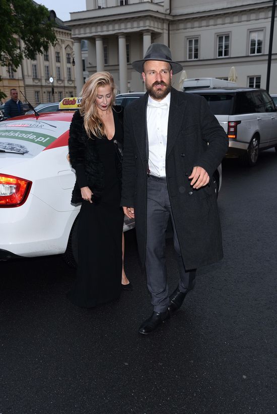 Kasia, co to za cierpiąca mina? Takiego przystojniaka masz u boku!