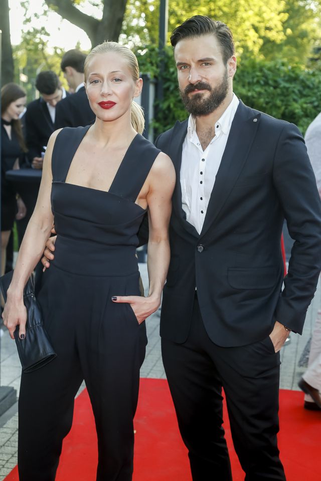 Jakie ona ma chude nogi! Kasia Warnke nie tylko zgoliła włosy do nowej roli Jakie ona ma chude nogi! Kasia Warnke nie tylko zgoliła włosy do nowej roli