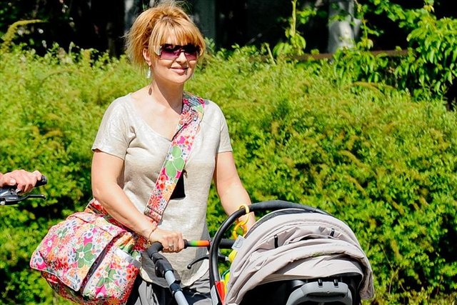 Katarzyna Skrzynecka i Marcin Łopucki na spacerze (FOTO)