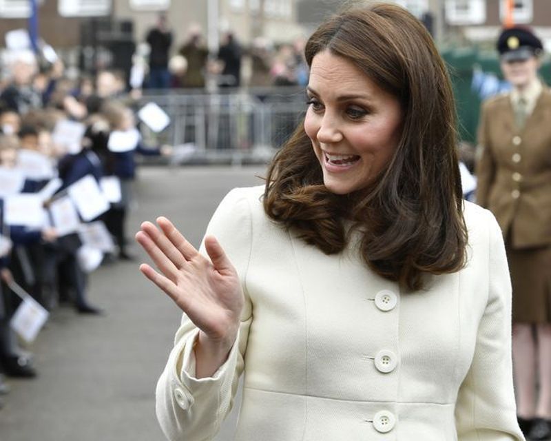 Księżna Kate JEST ZAZDROSNA o popularność księżnej Meghan? Księżna Kate JEST ZAZDROSNA o popularność księżnej Meghan?