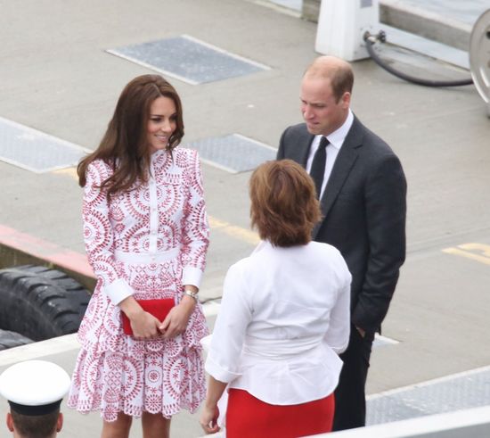 Internautki już zakochały się w sukience Kate Middleton (FOTO)