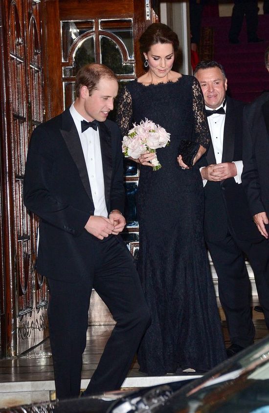 Królowa Elżbieta upokorzyła księżną Kate? (FOTO)