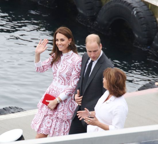 Internautki już zakochały się w sukience Kate Middleton (FOTO)