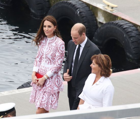 Internautki już zakochały się w sukience Kate Middleton (FOTO)