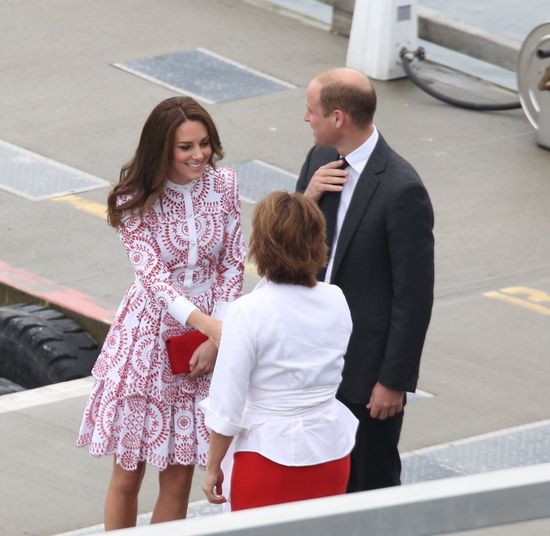 Internautki już zakochały się w sukience Kate Middleton (FOTO)