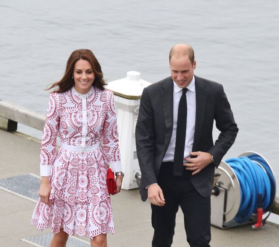 Internautki już zakochały się w sukience Kate Middleton (FOTO)