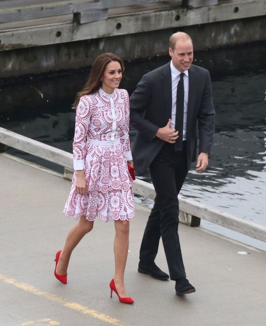 Internautki już zakochały się w sukience Kate Middleton (FOTO)