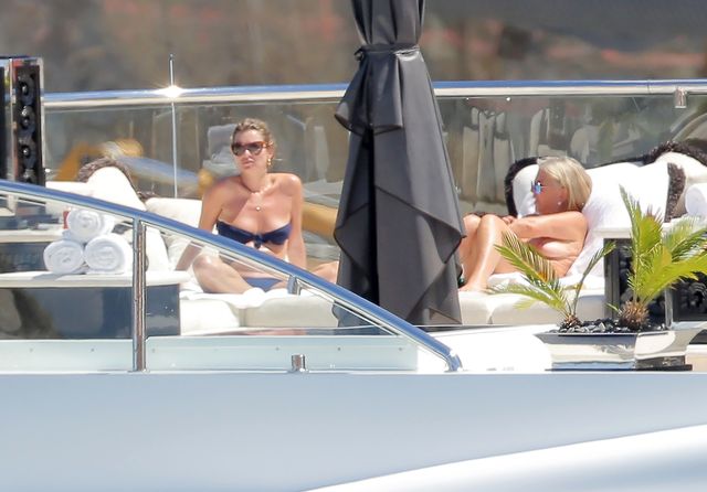 Wakacje gwiazdy: Kate Moss na jachcie (FOTO)