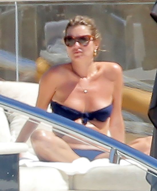 Wakacje gwiazdy: Kate Moss na jachcie (FOTO) Wakacje gwiazdy: Kate Moss na jachcie (FOTO)