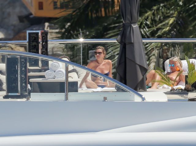 Wakacje gwiazdy: Kate Moss na jachcie (FOTO) Wakacje gwiazdy: Kate Moss na jachcie (FOTO)