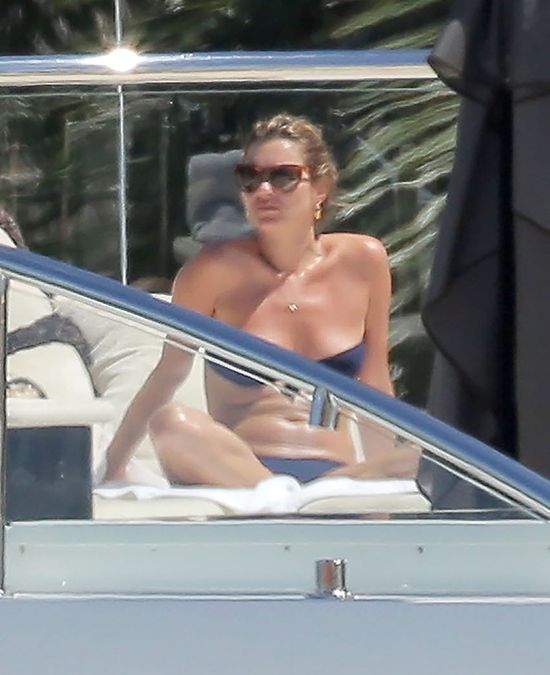 Wakacje gwiazdy: Kate Moss na jachcie (FOTO) Wakacje gwiazdy: Kate Moss na jachcie (FOTO)