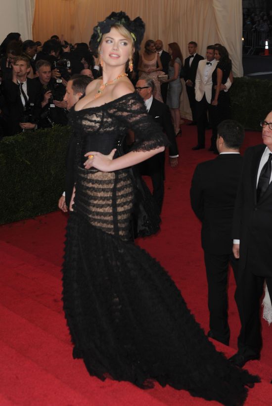 Kate Upton nie popisała się na gali MET (FOTO)
