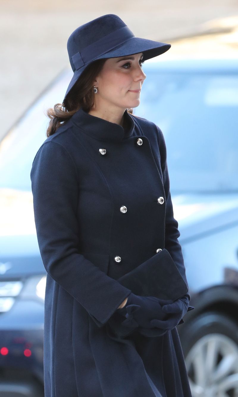 Dlaczego królowa Elżbieta staje po stronie Meghan a nie Kate?