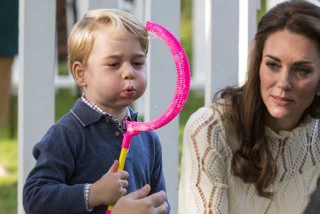 Ten prezent dla księcia George’a wywołał u Kate i Williama lekki niepokój Ten prezent dla księcia George’a wywołał u Kate i Williama lekki niepokój