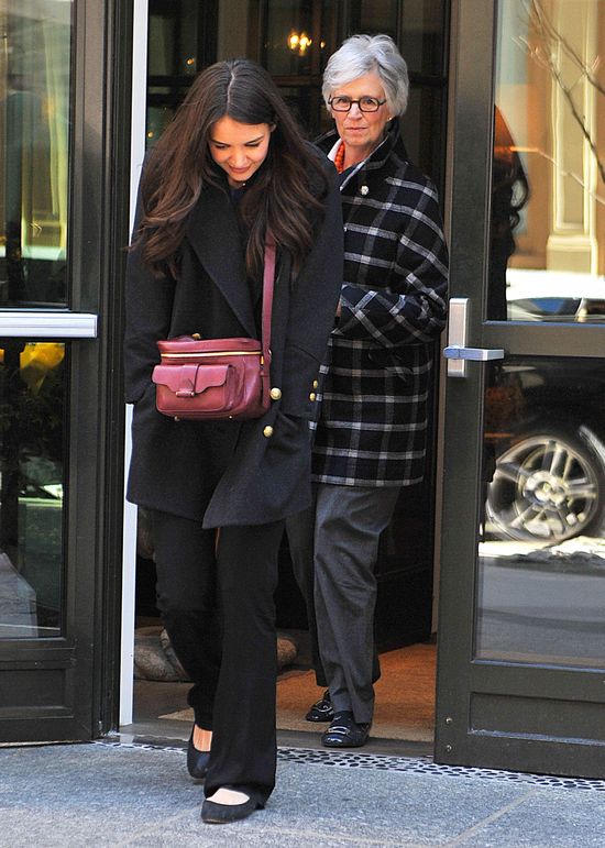 Katie Holmes z mamą na obiedzie (FOTO)