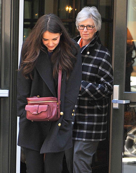Katie Holmes z mamą na obiedzie (FOTO)