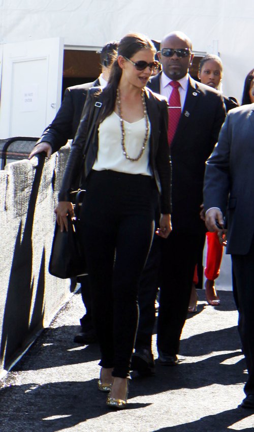 Katie Holmes cała w SKÓRZE (FOTO)