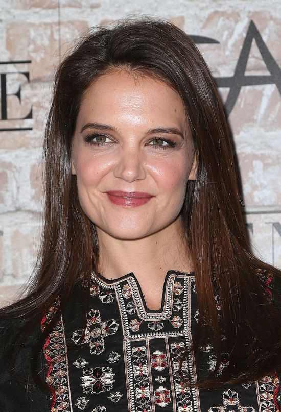 Oto prawdziwa historia kryjąca się za nową fryzurą Katie Holmes